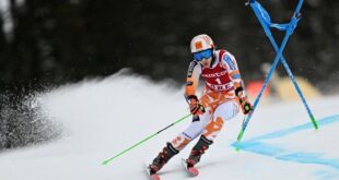 Sukan Lain Ski Alpine Shiffrin mengumpul dunia ketika Vlhova memenangi slalom