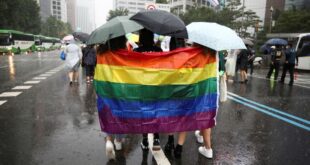 Perayaan LGBT Seoul disekat oleh konsert Kristian di luar dewan