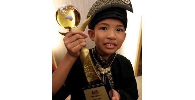 Nine year old boy awarded Hang Tuah medal for saving family from