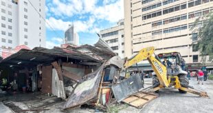 City Hall tears down structures in Chinatown