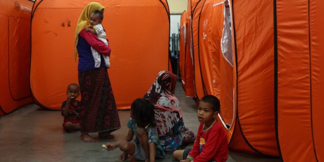 Floods Number of evacuees rises in Tganu Johor unchange in