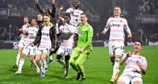 Football Soccer Late Vlahovic goal earns Juventus narrow win at 10 man