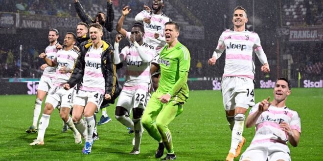 Football Soccer Late Vlahovic goal earns Juventus narrow win at 10 man