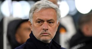 Football Soccer Roma sack manager Mourinho following poor run