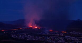 Icelandic volcano calms down but risk remains