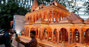 Indian devotees splurge on jets gold idols as Hindu temple