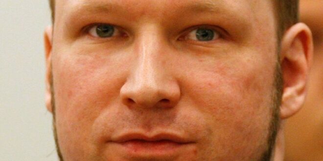 Mass killer Breivik still dangerous and should stay isolated in