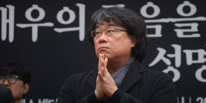 Parasite director Bong South Korean artists urge probe into handling