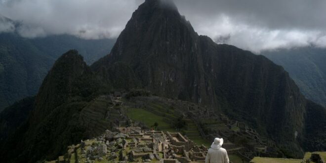 Peru protests block access to Machu Picchu stranding tourists