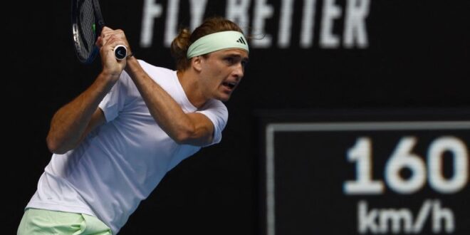 Tennis Tennis Swiatek Zverev into third round after Australian Open scares