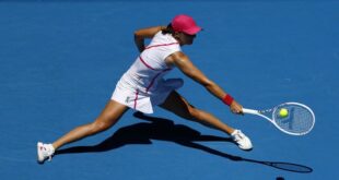 Tennis Tennis Swiatek passes Kenin test at Australian Open Ruud roars