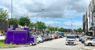 Provide designated spaces in JB for food trucks