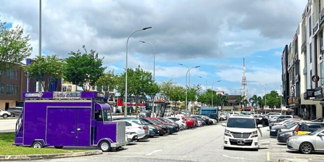 Provide designated spaces in JB for food trucks