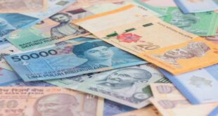 Asian FX edges lower stocks mixed ahead of key US