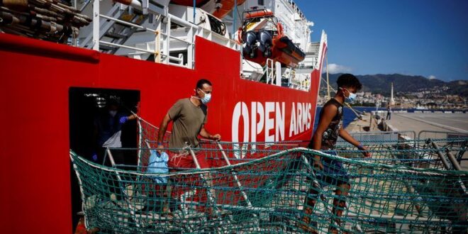 Charities turn on Italys government over rise in migrant sea