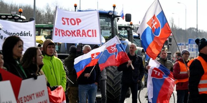 Czech Slovak farmers block borders in protest