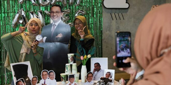 Indonesian K pop fans rally for presidential candidate Anies