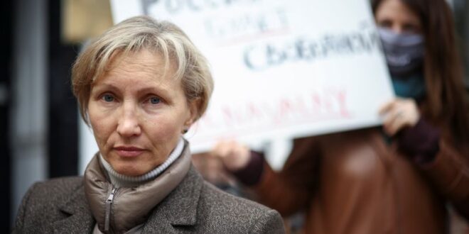 Navalnys wife should keep his voice alive Litvinenko widow says