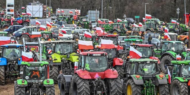 Poland investigating pro Putin banner at farmers protest