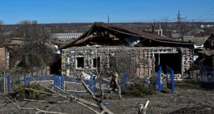 Residents of Ukraines Orikhiv try to survive in the ruins