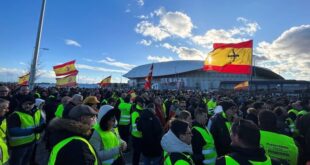 Spanish police scuffle with farmers truck drivers on fifth day