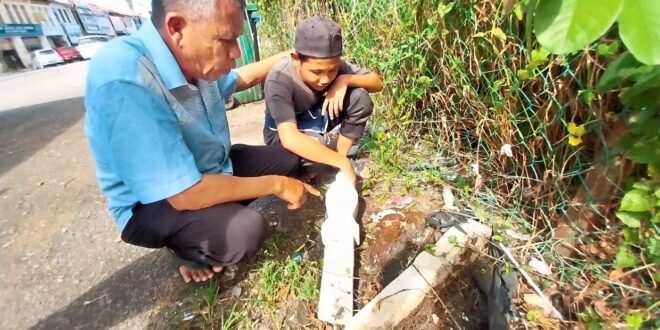 Teluk Intan folk rattled by roadside gravestones