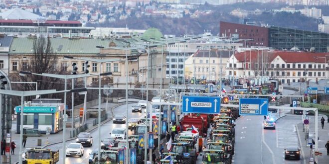 Tractors roll into downtown Prague as Czech farmers join protests