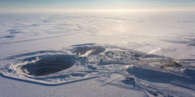 Canadas mild winter disrupts key ice road to remote Arctic