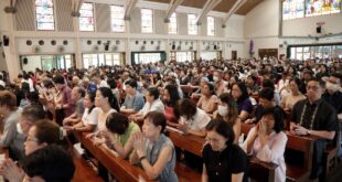 Christians from all walks of life attend Good Friday service