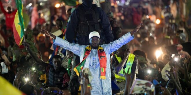 Freed from jail Senegal opposition presidential candidate draws hundreds to