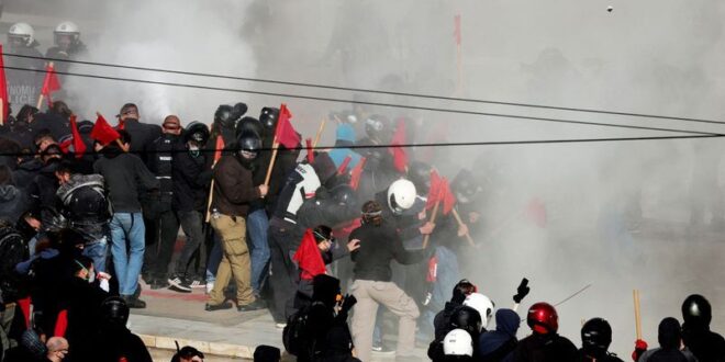 Greek students clash with police ahead of education bill vote