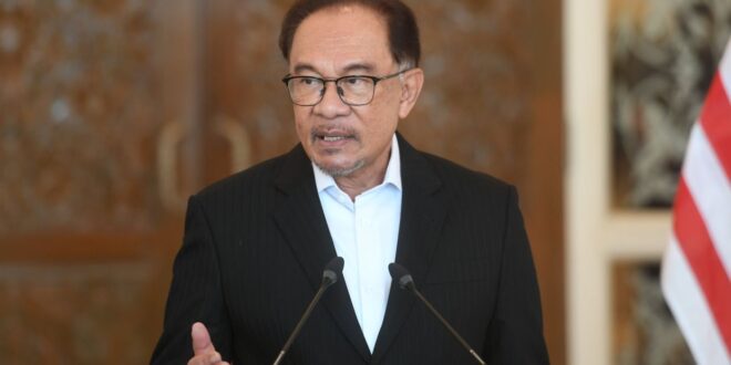 PM Anwar arrives in Hamburg for one day visit