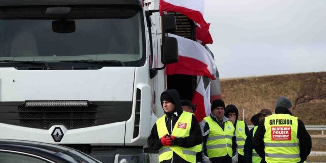 Polish farmers take grain protests to Lithuanian border