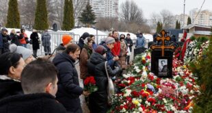 Russians lay flowers at Navalnys grave hail him as symbol