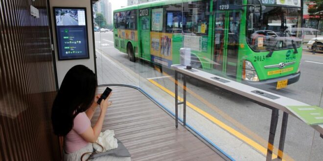 Seoul bus drivers strike over pay snarling commute in South