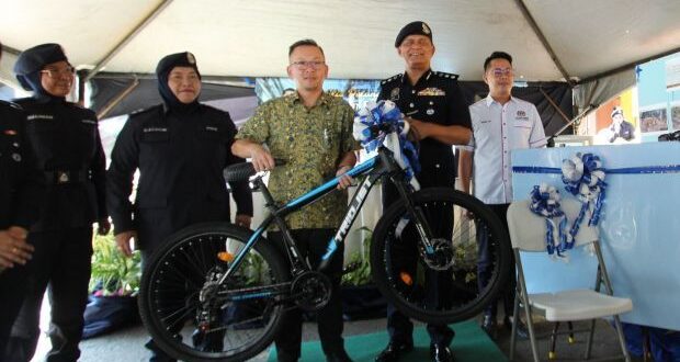 Strong police presence in KK town centre to ensure public