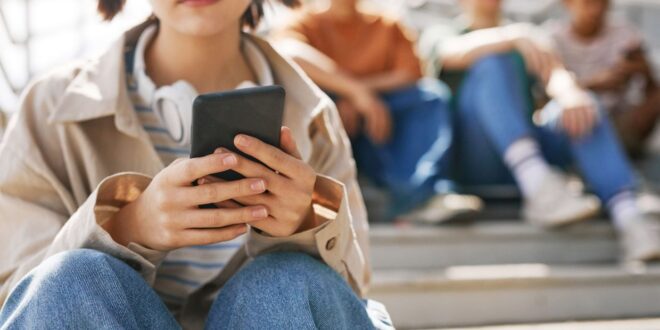 Study 44 of US teens say not having their smartphone