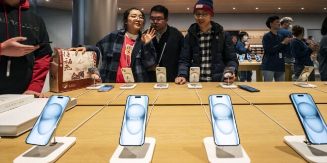 Apples iPhone shipments drop 10 as Android rivals rise