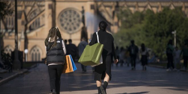 Australian consumer confidence slumps in April