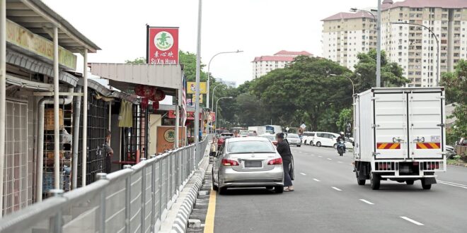 Fence along ‘glutton street in Kepong keeping out customers stakeholders