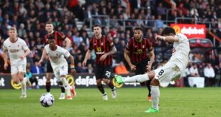 Football Soccer Fernandes earns unconvincing Man United draw at Bournemouth