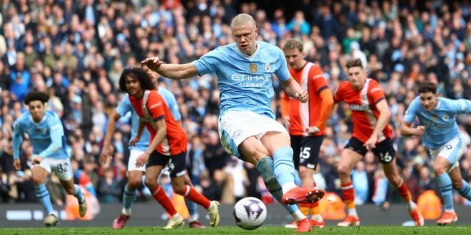 Football Soccer Man City hammer Luton to move top