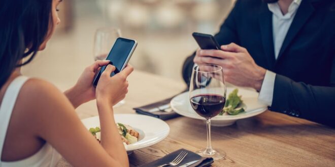 Restaurants are putting digital detox on the menu with smartphone free