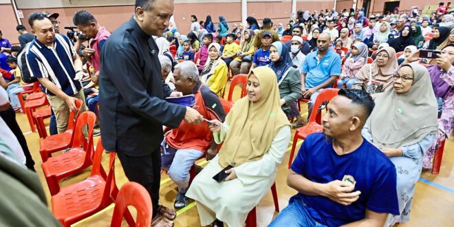 Single parents among 400 given festive aid in Kepala Batas