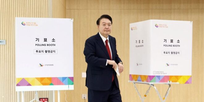 South Koreas Yoon joins early voting ahead of parliamentary elections