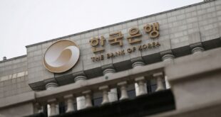 South Koreas central bank turns more cautious indicates no rush