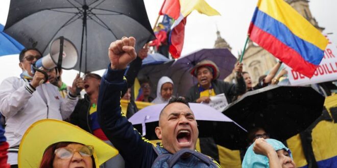 Thousands of Colombians protest Petros economic social reforms