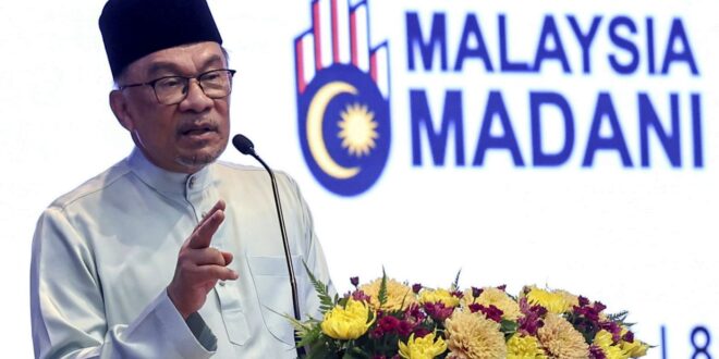 Efficient civil service key to improving economic landscape says Anwar