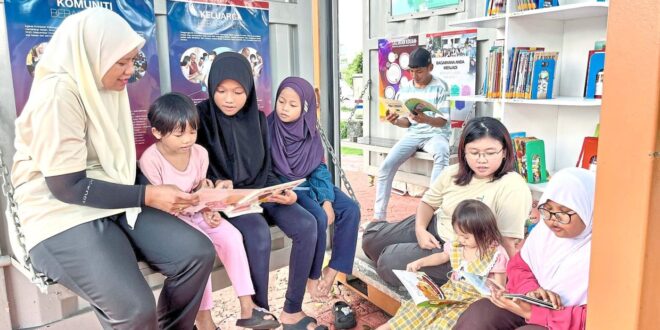 JB outdoor library encourages reading