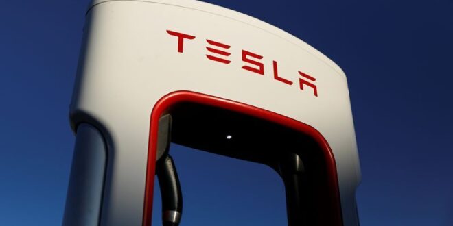 More automakers plug into Teslas EV charging network